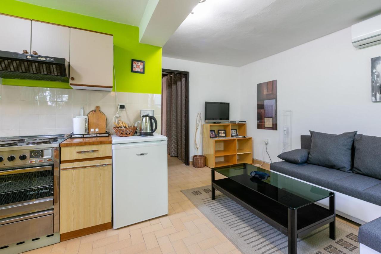 Apartments Zec Селце Екстериор снимка