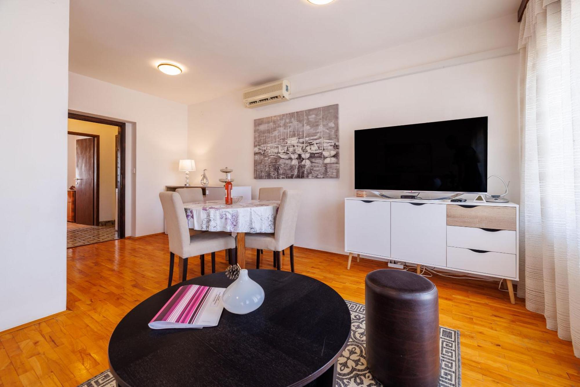 Apartments Zec Селце Екстериор снимка